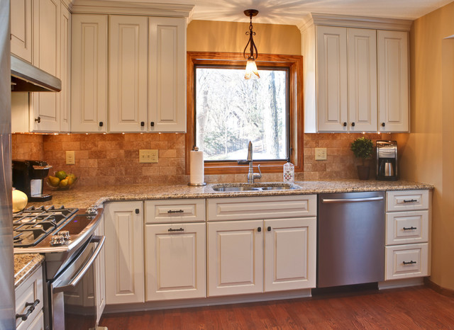 Maximize Space In Small Kitchen
 Maximizing a Small Kitchen Space Traditional Kitchen