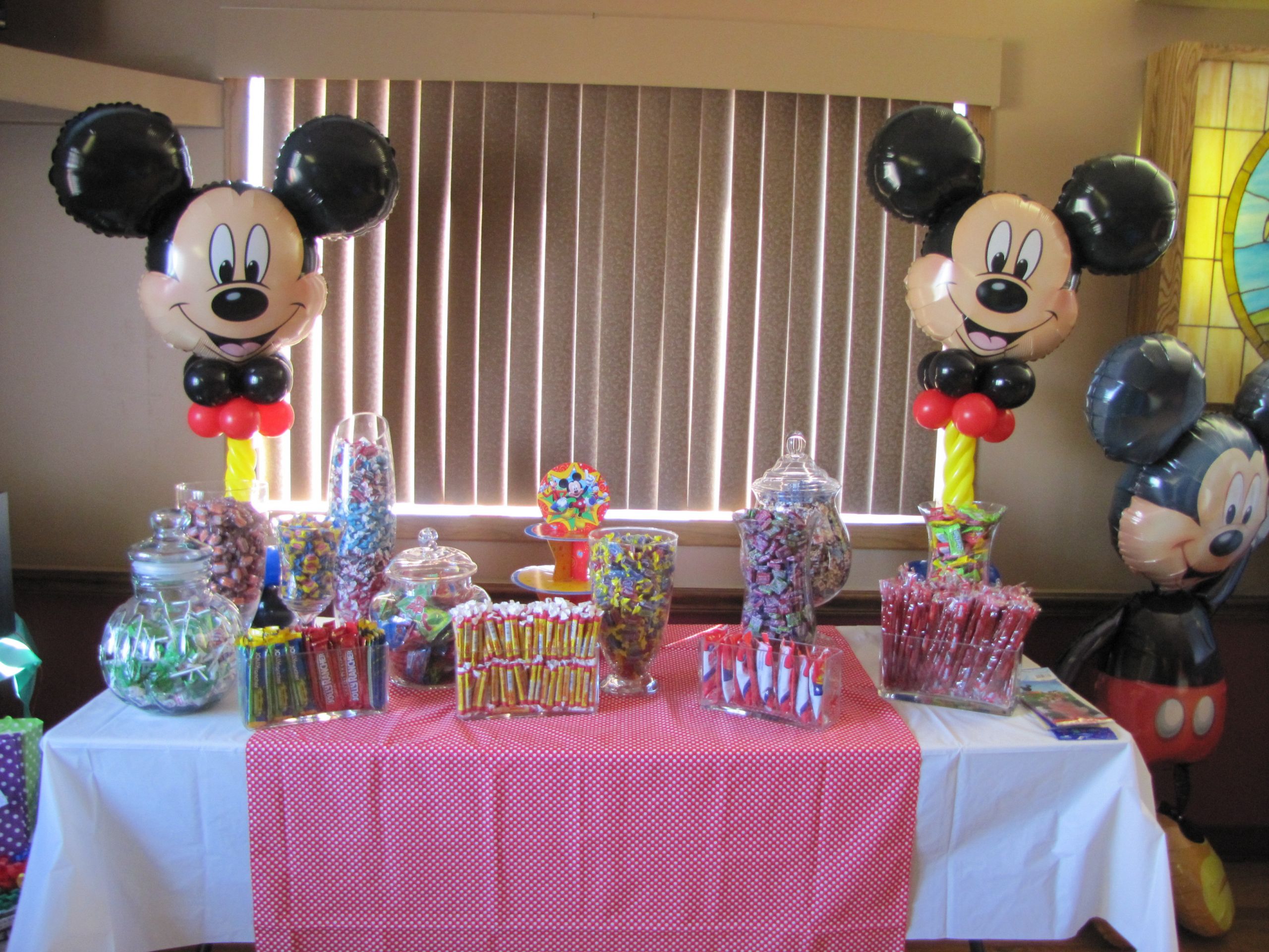 Mickey Mouse Birthday Party Decorations
 amytheballoonlady
