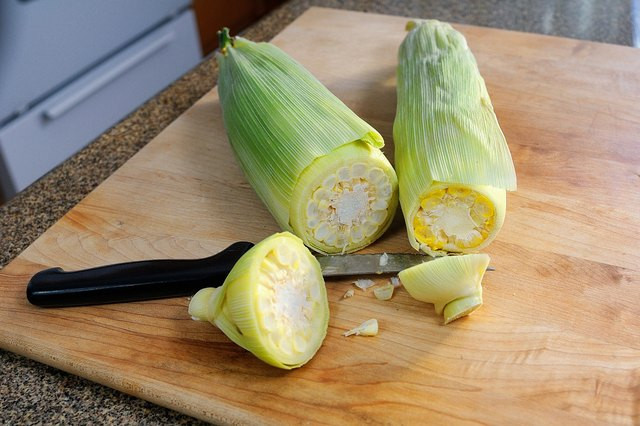 Microwave Corn On The Cob With Husk
 How to Microwave Corn on the Cob With Husks