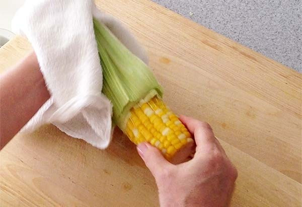 Microwave Corn On The Cob With Husk
 Easiest Way to Microwave Corn on the Cob