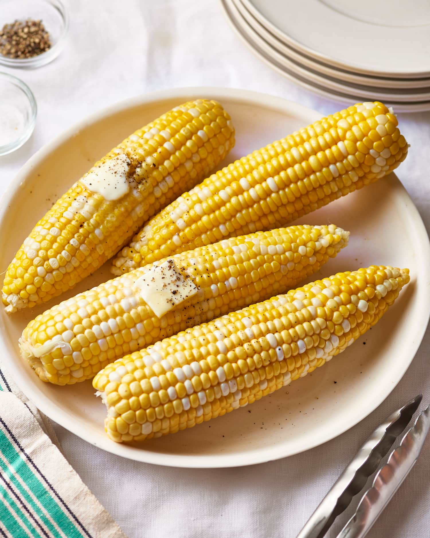 Microwave Corn On The Cob With Husk
 How To Cook Corn on the Cob in the Microwave