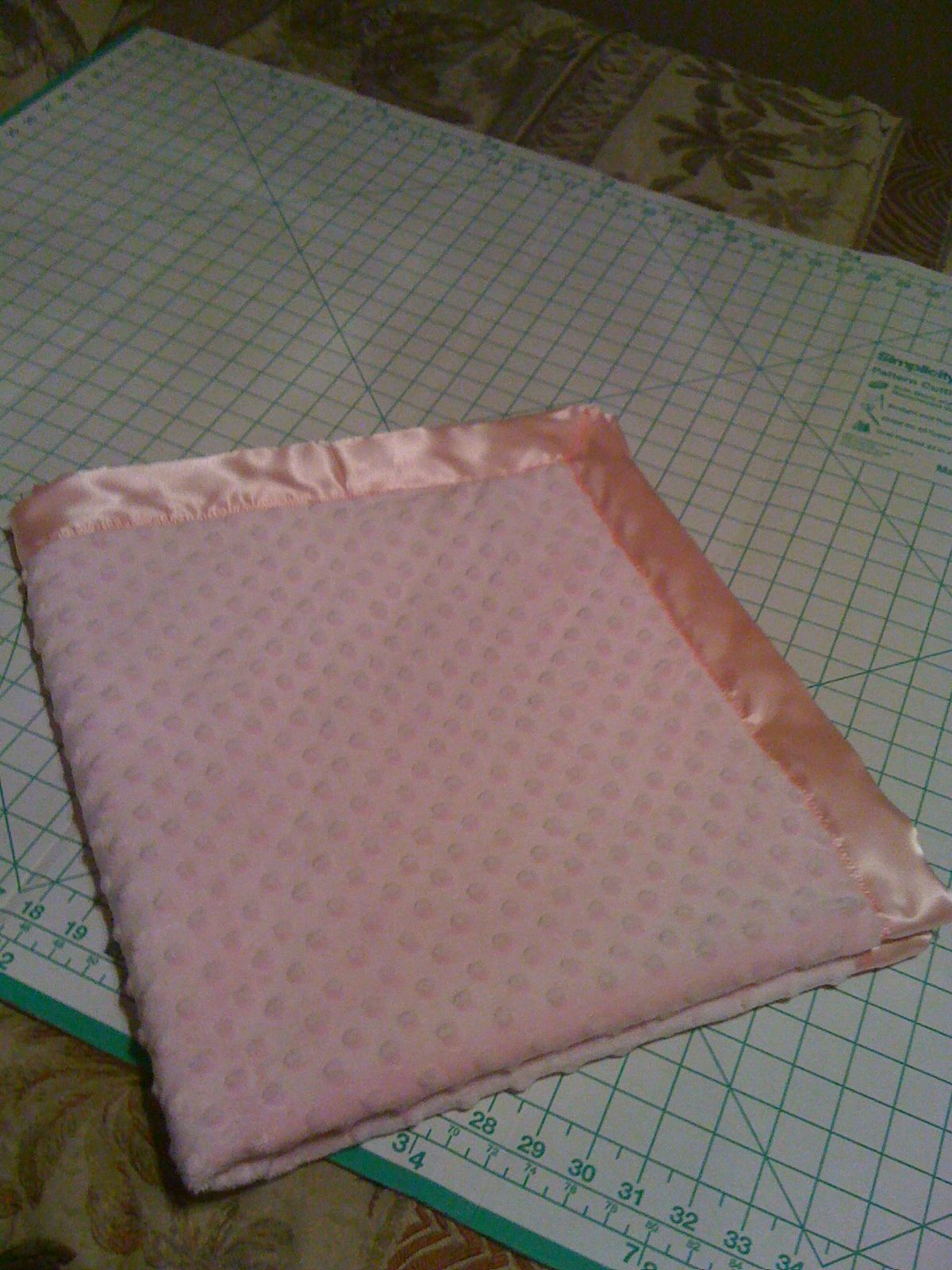 Minky Baby Blanket DIY
 minky baby blanket pattern & tutorial Bella Bama DIY