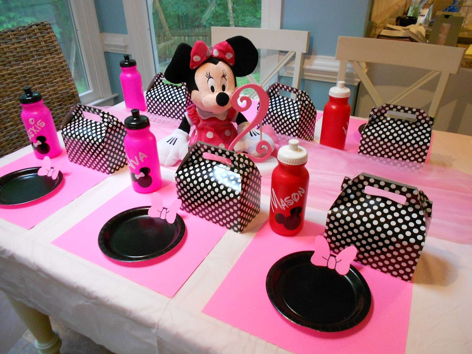 Minnie Mouse Birthday Decor
 Adventures With Toddlers and Preschoolers Minnie Mouse