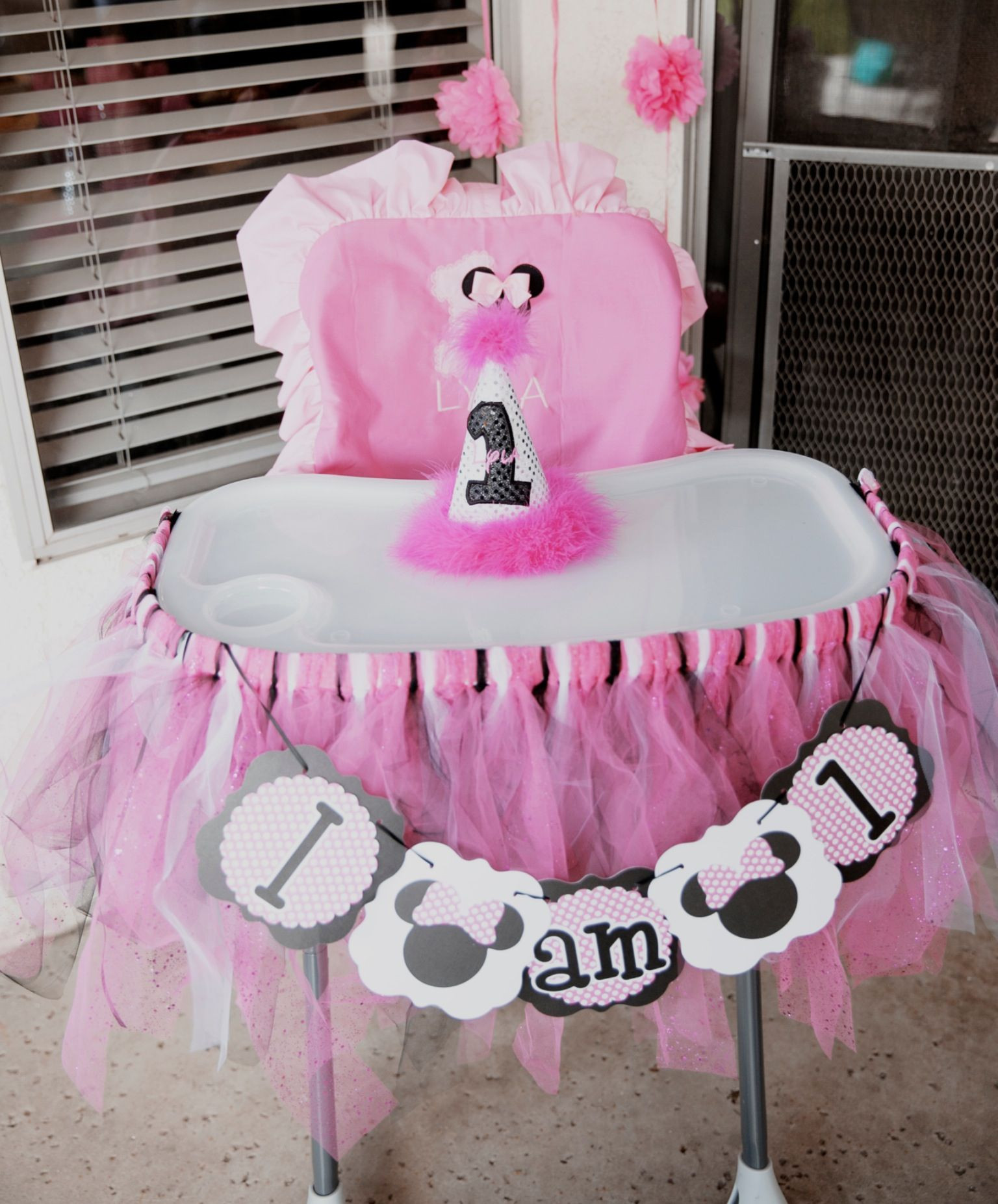 Minnie Mouse Ideas For 1st Birthday Party
 Minnie Mouse high chair I am one first birthday Minnie
