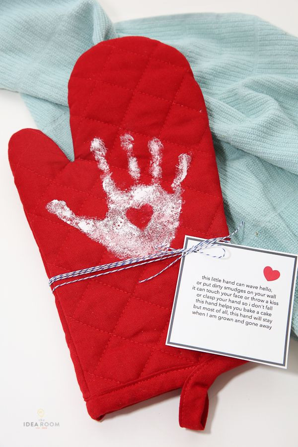 Mother'S Day Gift Ideas From Baby
 Mothers Day Gift Ideas Handprint Oven Mitt