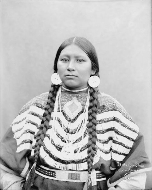 Native American Women Hairstyles
 12 best images about Native American Hair on Pinterest