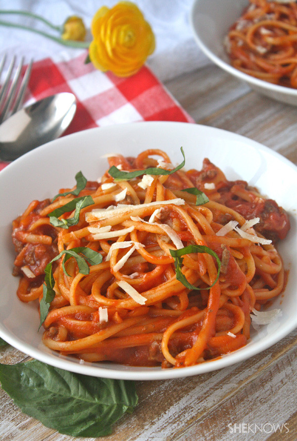 One Pot Spaghetti With Meat Sauce
 You only need one pot for the easiest spaghetti with meat