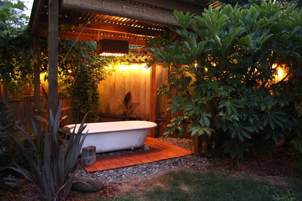 Outdoor Bathtub DIY
 9 DIY Outdoor Hot Tubs You Can Build Yourself Shelterness