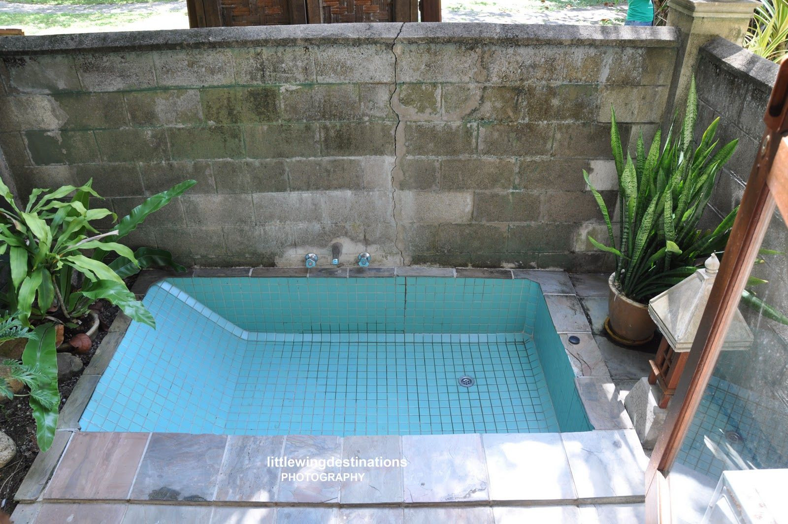 Outdoor Bathtub DIY
 Inspiring Scheme For Impressive Outdoor Sunken Bathtub