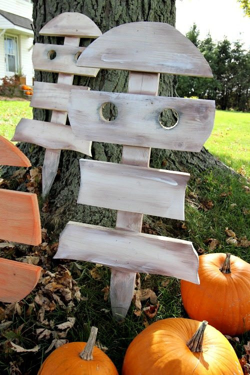 Outdoor Halloween Decorations DIY
 Front Porch & Outdoor Halloween Decorating Ideas