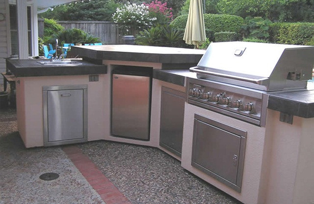 Outdoor Kitchen Installation
 4 Reasons To Get An Outdoor Kitchen Installation