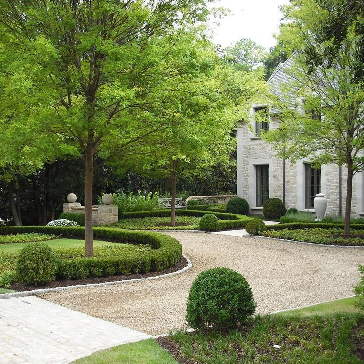 Outdoor Landscape Driveway
 Circular driveway with simple Boxwood border