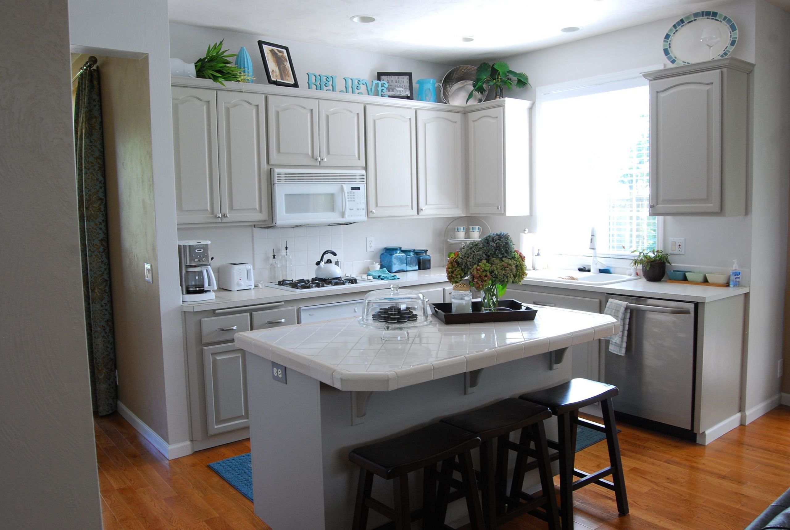 Paint Colors For Small Kitchens
 Grey Kitchen Cabinets and How to Pull Them f Traba Homes