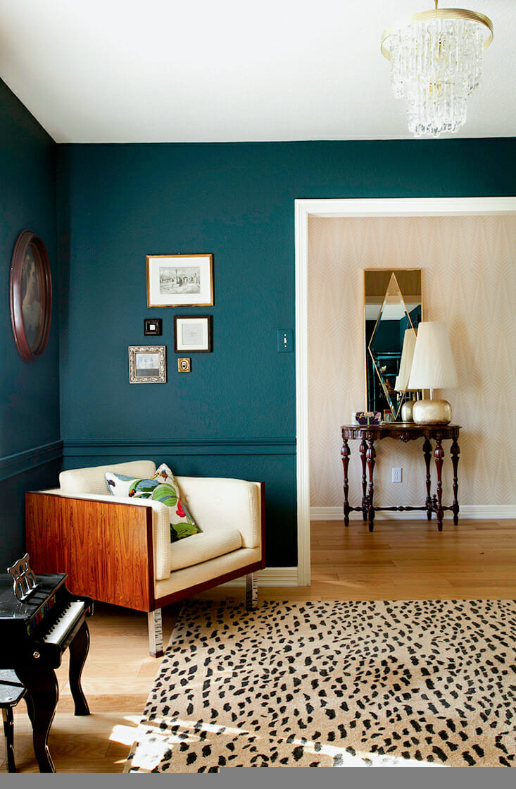 Paint Living Room
 How to Use Bold Paint Colors in Your Living Room