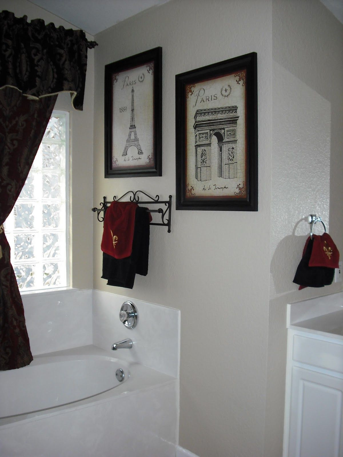 Paris Themed Bathroom Decor
 Exactly what I want for master bath Black and white Paris