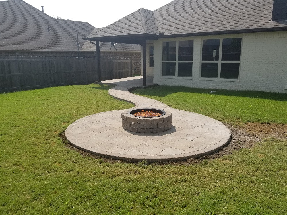 Paver Patio With Fire Pit
 Outdoor Fireplace VS Fire Pit