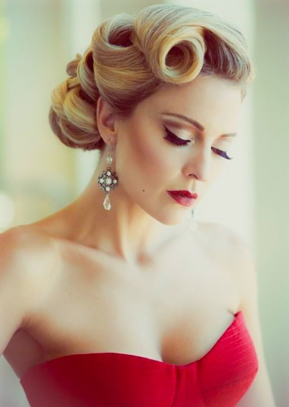 Pin Up Hairstyles For Prom
 5 Updos You Need To See Prom Hairstyles
