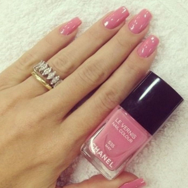 Pink Nail Colors
 LE VERNIS Chanel LE VERNIS cosmetic NAILS Chanel Make up