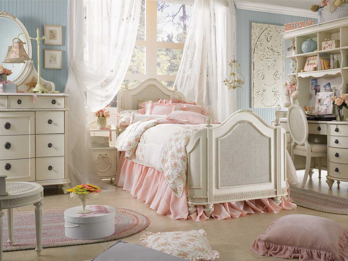 Pink Shabby Chic Bedroom
 discount fabrics lincs How to create a shabby chic bedroom