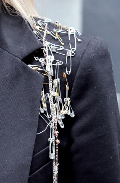 Pins Fashion
 16 Creative DIY Fashion Projects to Make with Safety Pins
