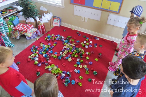 Preschool Holiday Party Ideas
 Simple t bow game for preschoolers – Teach Preschool