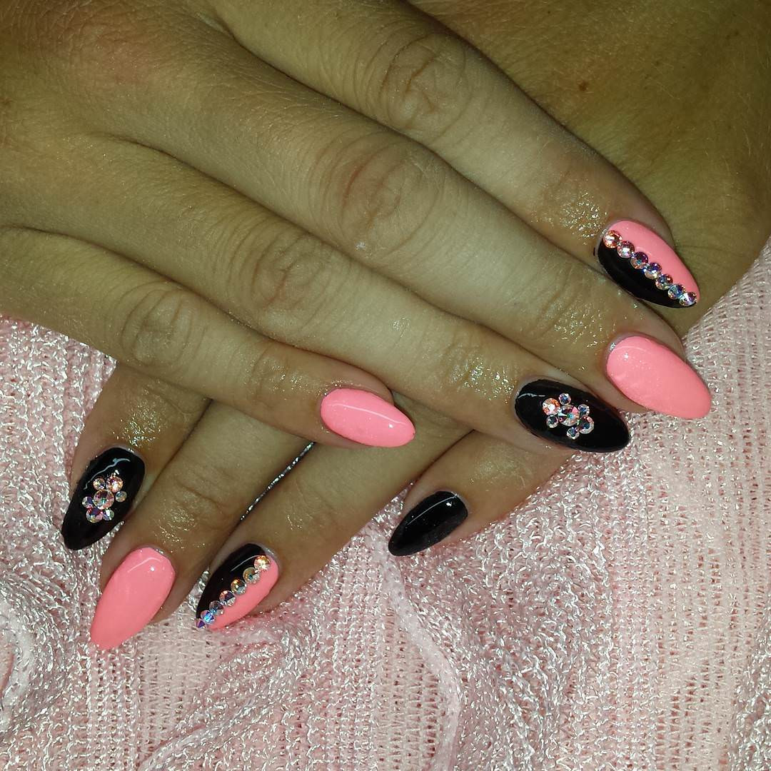 Pretty Black Nails
 Black and Pink Nail Designs