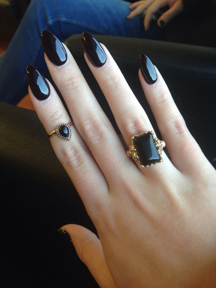 Pretty Black Nails
 15 Pointy Nail Designs for You to Rock the Holidays