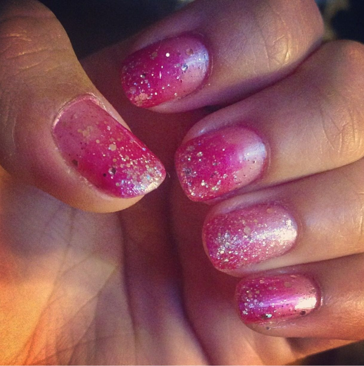 Pretty Nails Niles
 Sparkly pink ombré nails