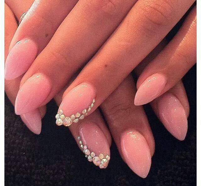 Pretty Point Nails
 cute and love pointed nails nailsss