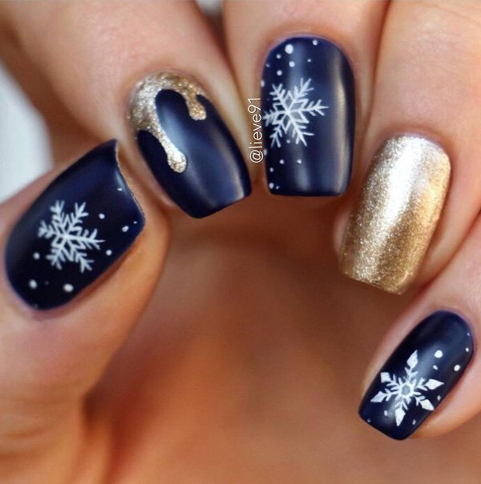 Pretty Winter Nails
 Whimsical Winter Manicure That Will Make Your Nails Stand