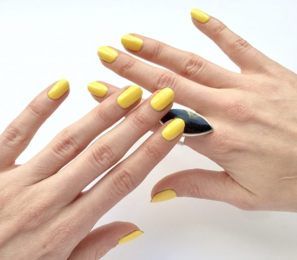 Pretty Yellow Nails
 35 Yellow Nail Art Ideas to Try