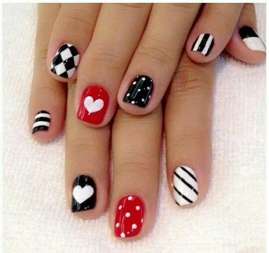 Queen Of Hearts Nail Designs
 Queen of hearts Nail designs