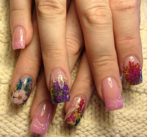Real Nail Designs
 fuckyeahnails love the flowers