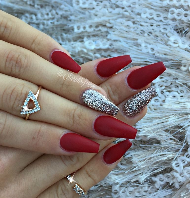 Red And Silver Glitter Nails
 25 Christmas nails to ideas from
