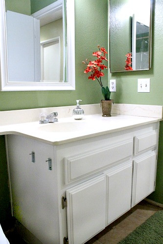 Repaint Bathroom Cabinet
 Repainting Bathroom Cabinets Quick and EASY