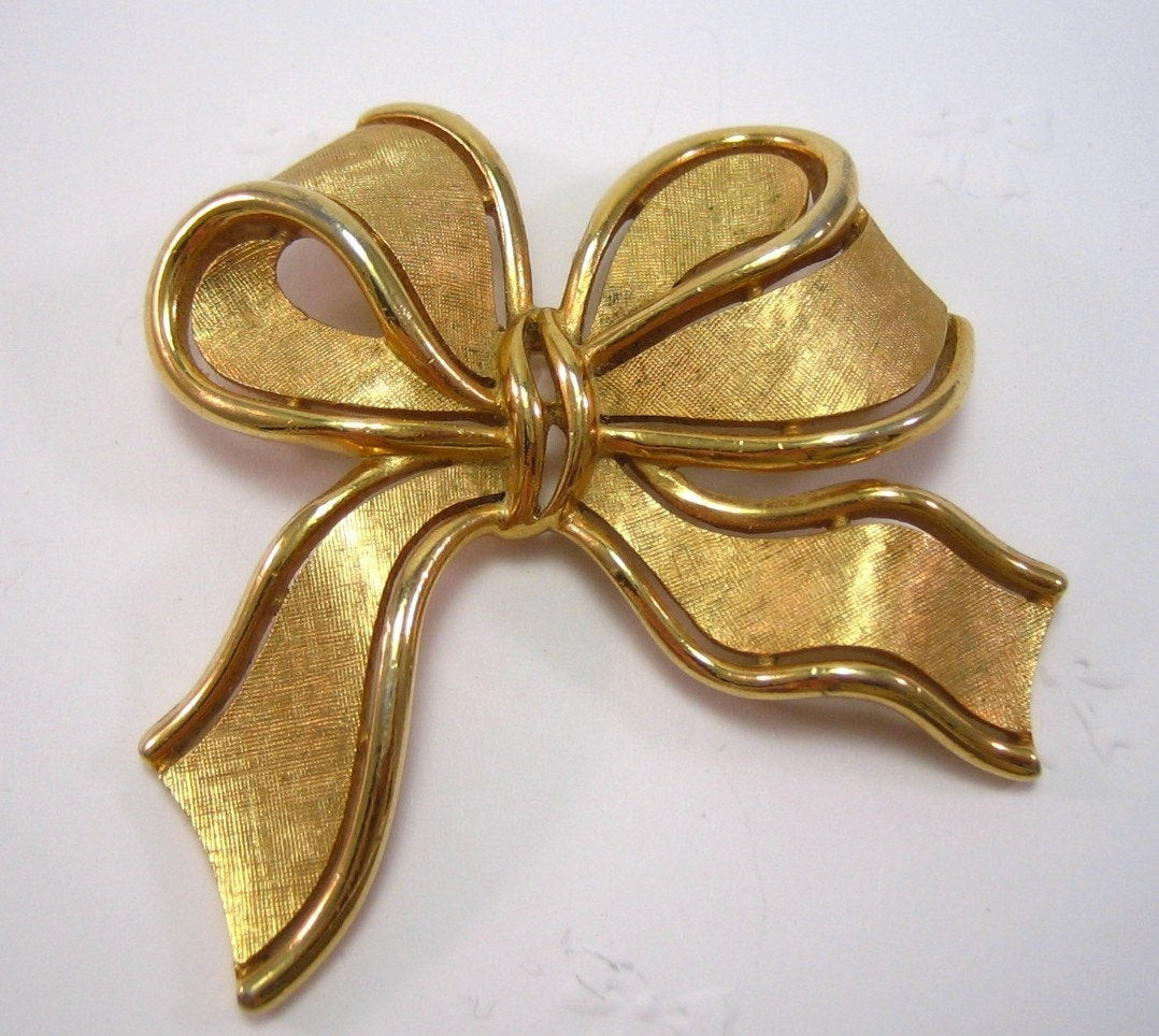Ribbon Brooches
 Classic Crown Trifari Gold Ribbon Brooch