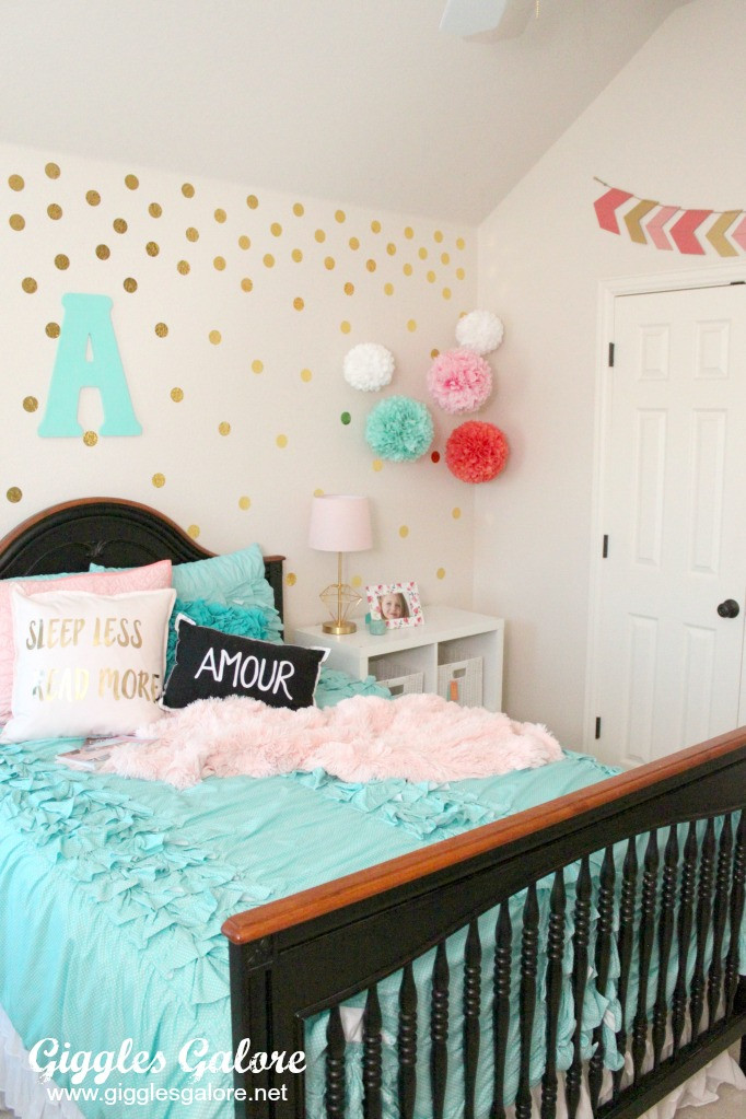 Room Decor Ideas For Tweens
 Tween Girls Bedroom Makeover Giggles Galore