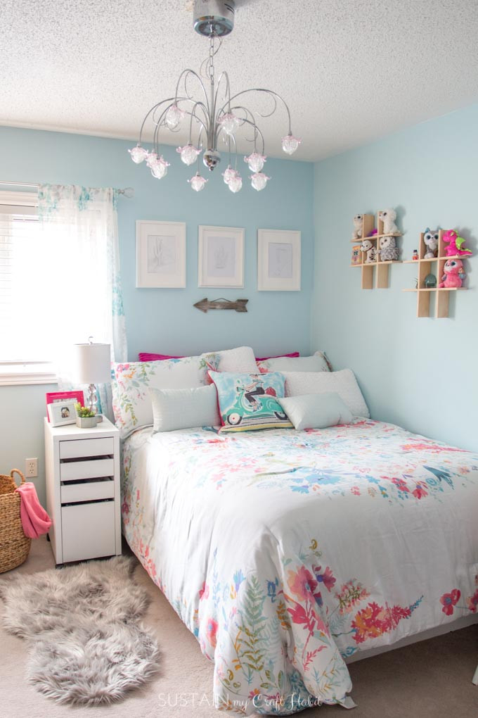 Room Decor Ideas For Tweens
 Tween Bedroom Ideas in Teal and Pink MyColourJourney