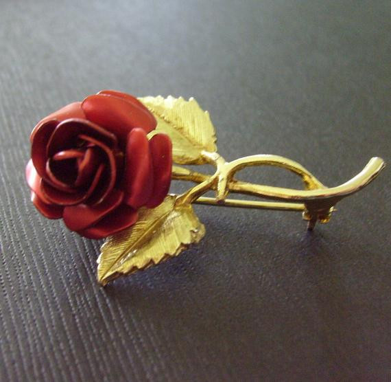 Rose Brooches
 Vintage Dimensional Red Rose Brooch
