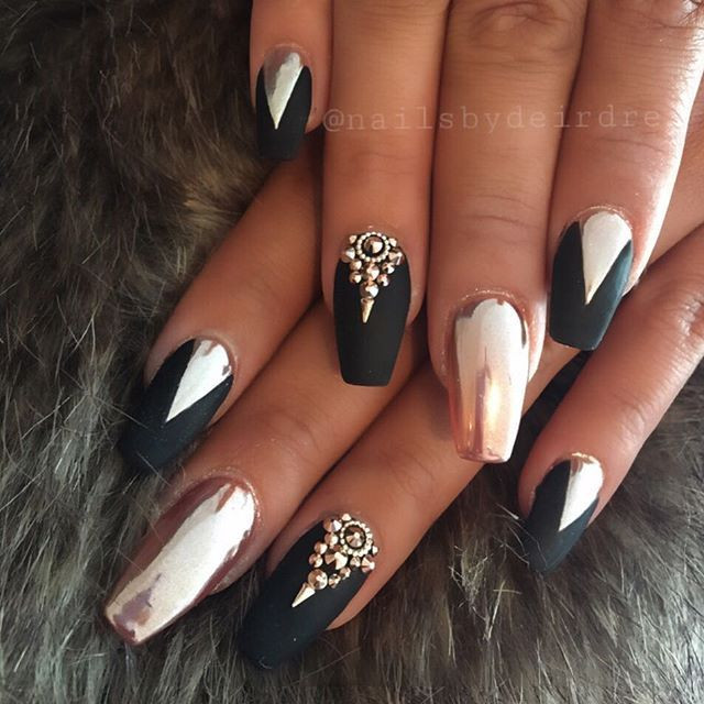 Rose Gold Nail Designs
 Rose gold chrome and black matte is always a good
