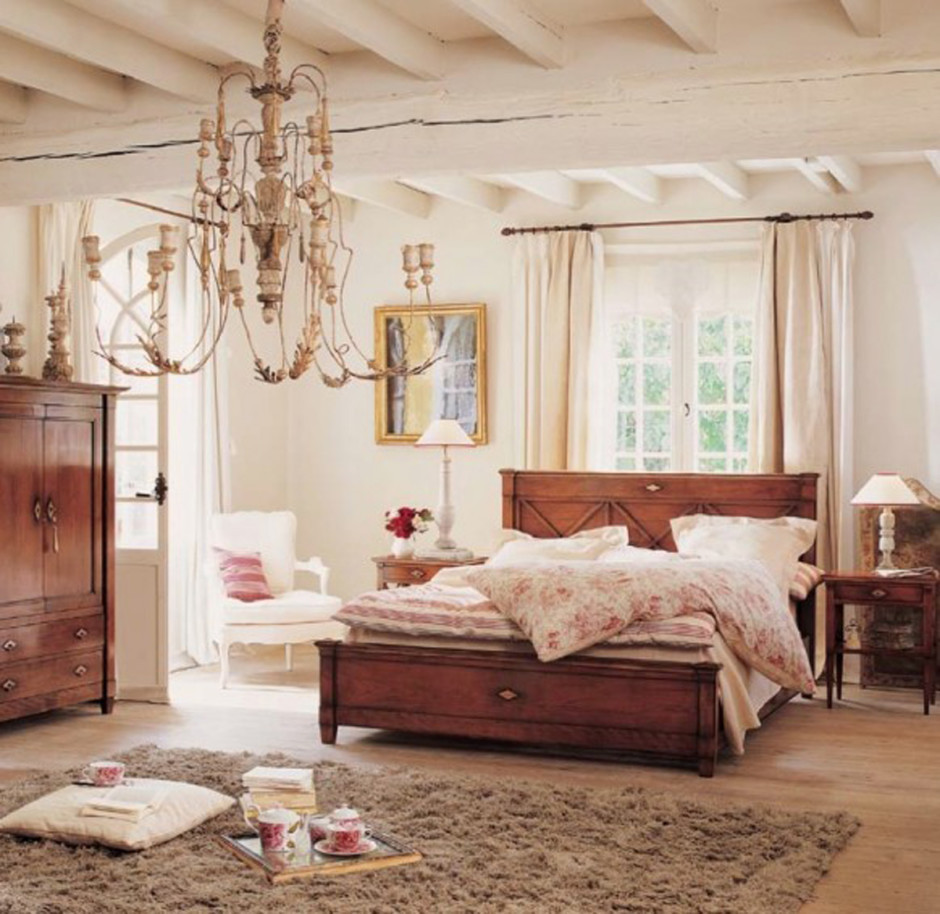 Rustic Country Bedroom
 Eye For Design Decorate With Rustic Italian Chandeliers