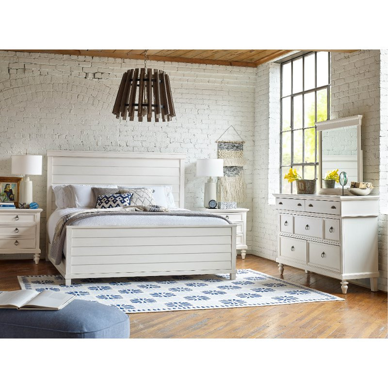 Rustic White Bedroom Set
 Rustic Casual White 6 Piece King Bedroom Set Ashgrove