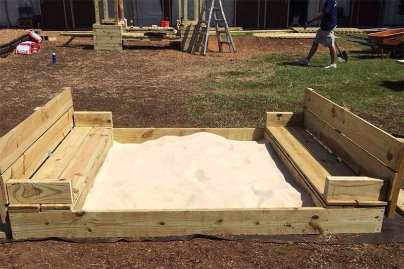 Sandbox Plans DIY
 Build a DIY sandbox with folding lid and seats