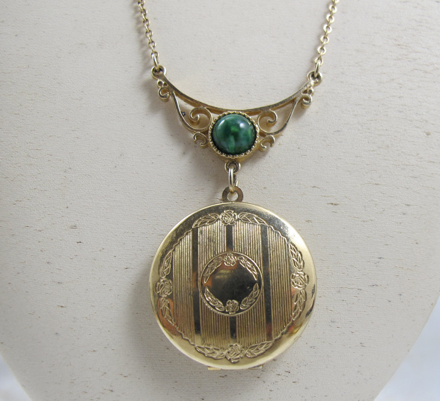 Sarah Cov Necklace
 Vintage Locket Necklace Signed Sarah Coventry Green Glass