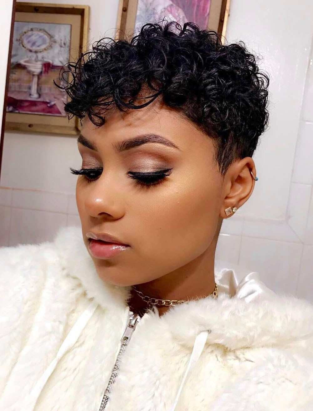 Short Curly Weave Hairstyles For Round Faces
 Short curly weave hairstyles for round faces
