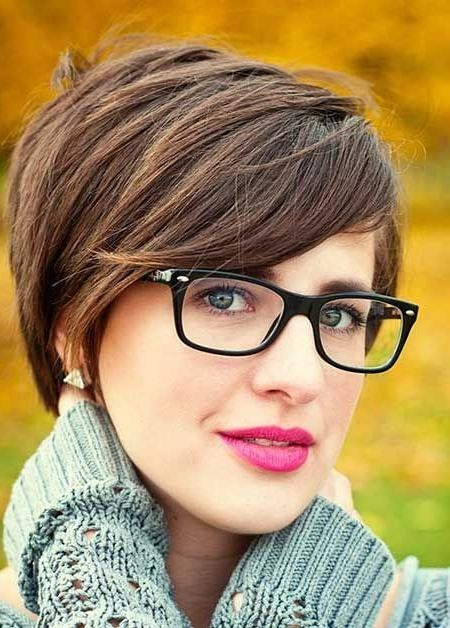 Short Haircuts For Women With Glasses
 20 Ideas of Short Haircuts For Women Who Wear Glasses