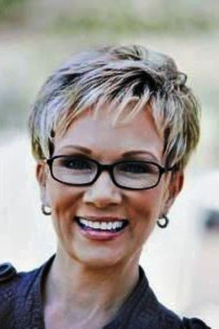 Short Haircuts For Women With Glasses
 Short Hairstyles for Women Over 60 with Glasses