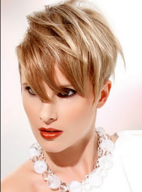 Short Hairstyles For Long Faces
 50 Super Chic Hairstyles For Long Faces To Break Up The Length