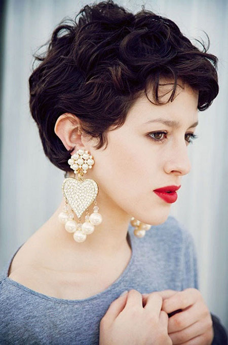 Short Hairstyles For Wavy Hair
 Great Short Curly Haircut Ideas for Round Faces