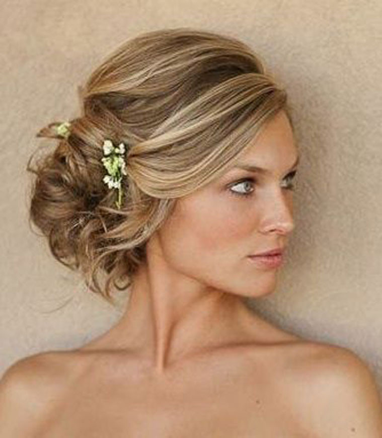 Side Bridesmaid Hairstyles
 From messy hair to loose curls Wedding hairdos for the